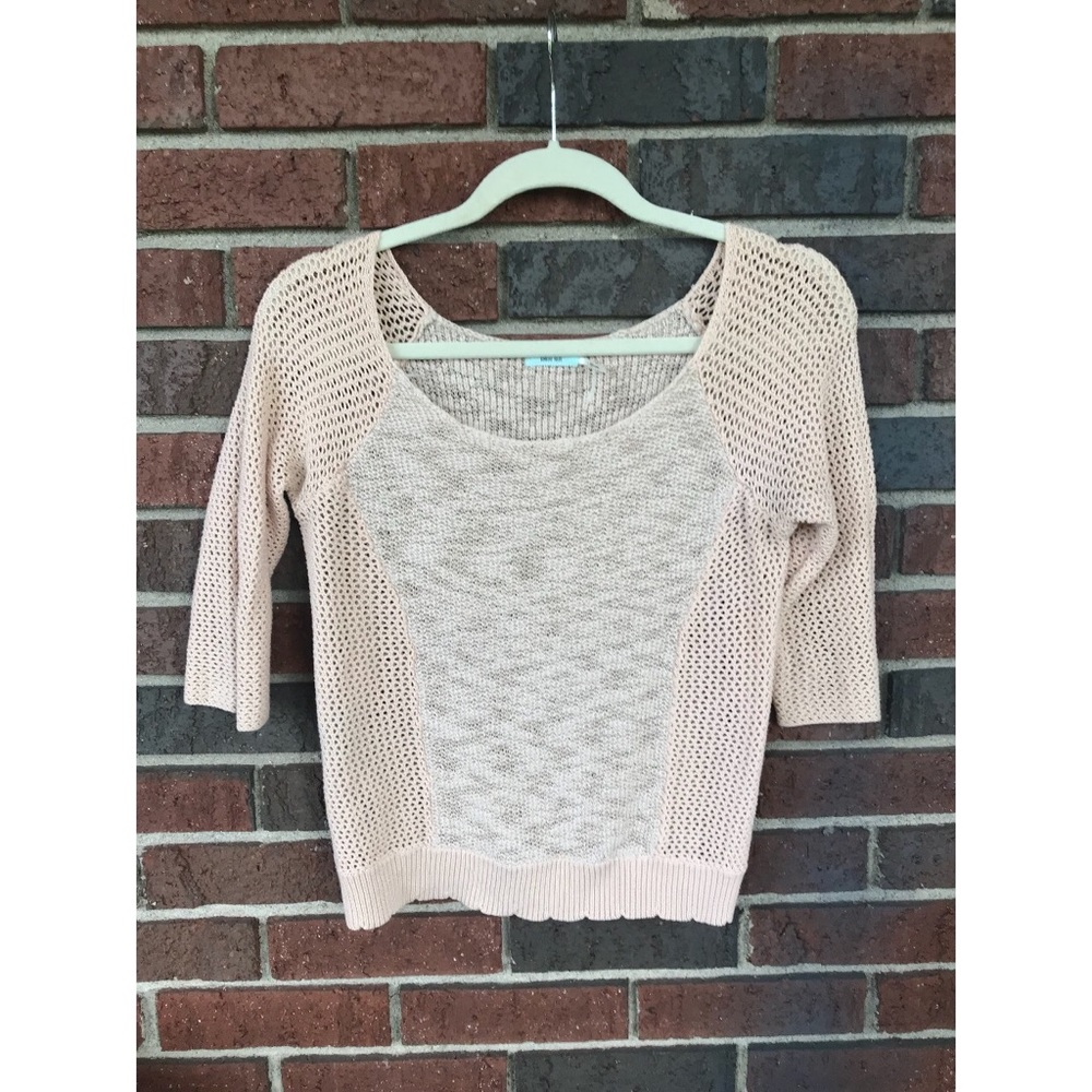 Knit half sleeved blouse
